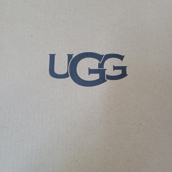 NIB women's UGG Lakesider Heritage Mid black size 5! Retails $130 - Picture 9 of 9